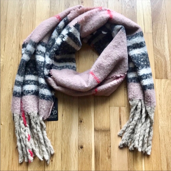Pink plaid soft plush scarf with fringe - Picture 8 of 8